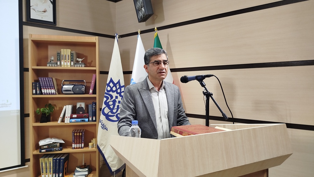 دو کتاب کردی و فارسی «خه‌ولوان» و «مستعلیق» در ایلام رونمایی شد