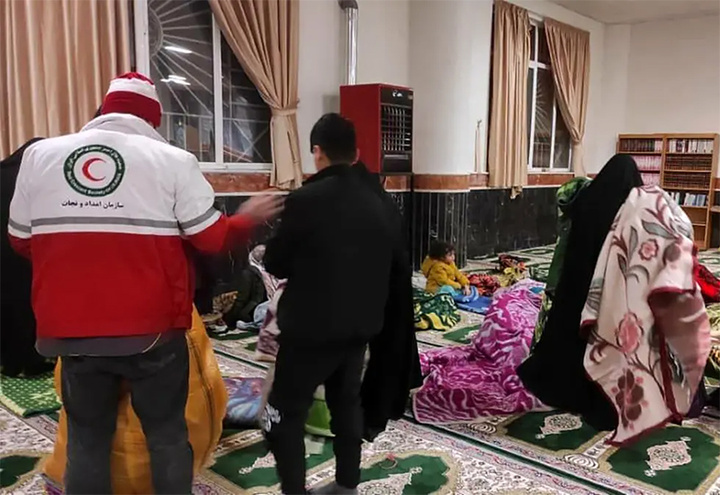 اسکان اضطراری ۲۵۰ مسافر در جاده های کردستان