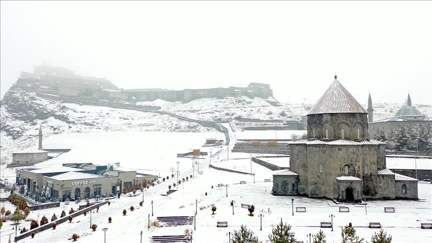 هجوم زمستان به شرق ترکیه؛ برف سنگین راه دهها روستا را بست + تصاویر