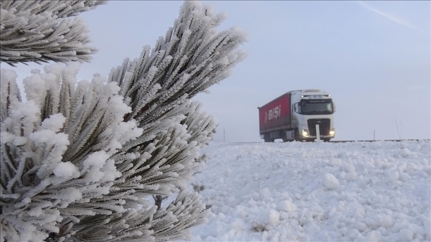 هجوم زمستان به شرق ترکیه؛ برف سنگین راه ده‌ها روستا را بست + تصاویر