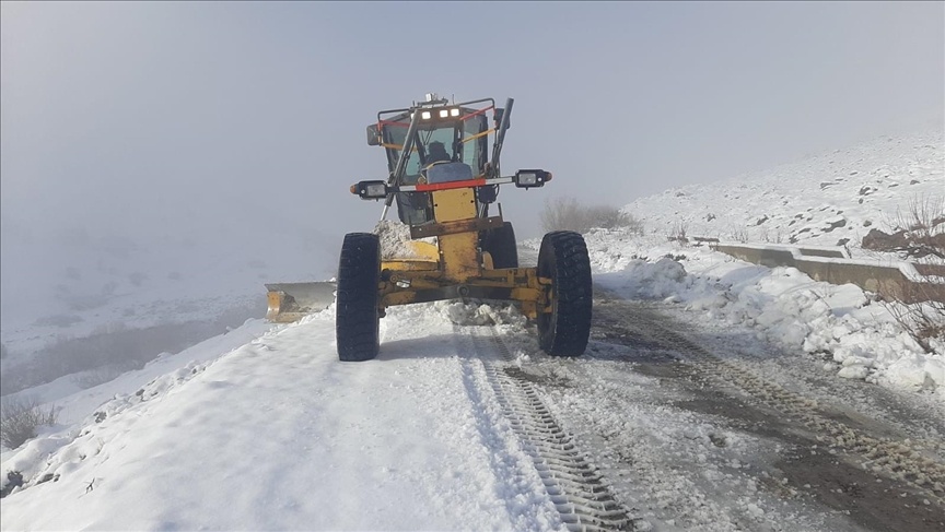 هجوم زمستان به شرق ترکیه؛ برف سنگین راه ده‌ها روستا را بست + تصاویر