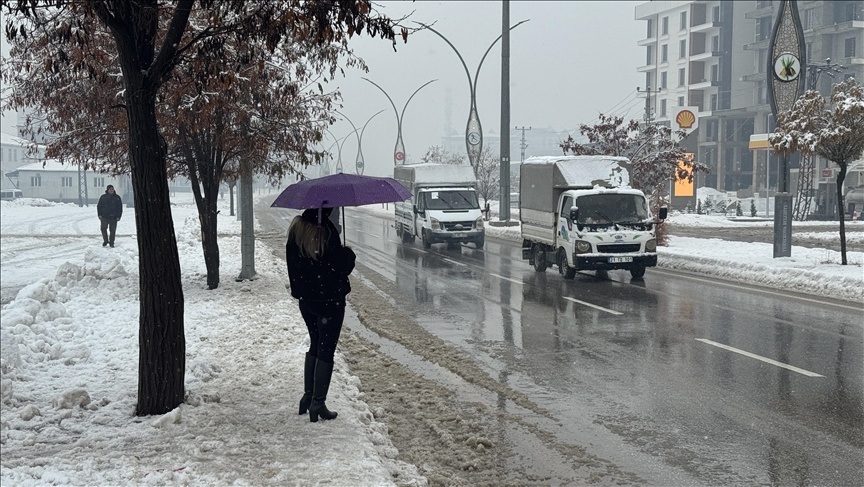 هجوم زمستان به شرق ترکیه؛ برف سنگین راه دهها روستا را بست + تصاویر