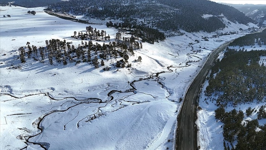 هجوم زمستان به شرق ترکیه؛ برف سنگین راه دهها روستا را بست + تصاویر