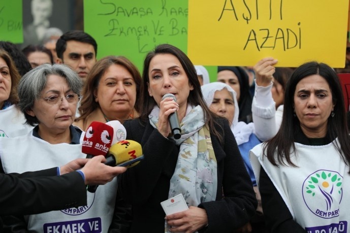 تولای حاتم اوغولاری: رأی ما به لایحه بودجهای که برای جنگ هزینه شود، «نه» است