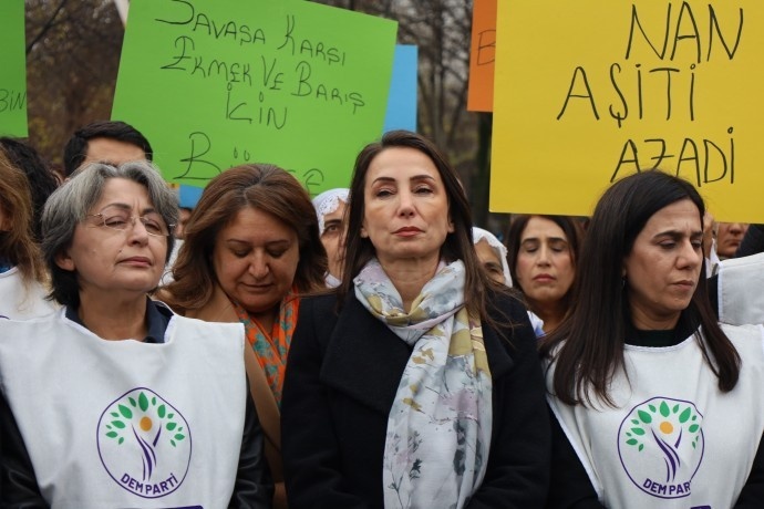 تولای حاتم اوغولاری: رأی ما به لایحه بودجه‌ای که برای جنگ هزینه شود، «نه» است