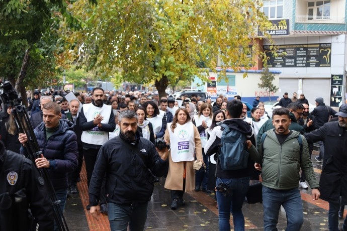 تولای حاتم اوغولاری: رأی ما به لایحه بودجه‌ای که برای جنگ هزینه شود، «نه» است