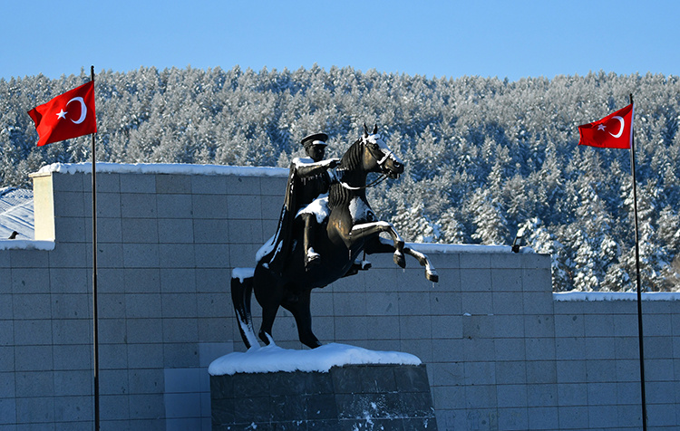 دست برف بر شانه‌های کردستان ترکیه نشست و دل ها را شاد کرد + تصاویر