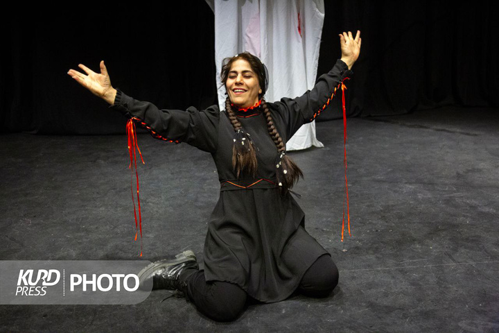 تئاتر استانی سقز