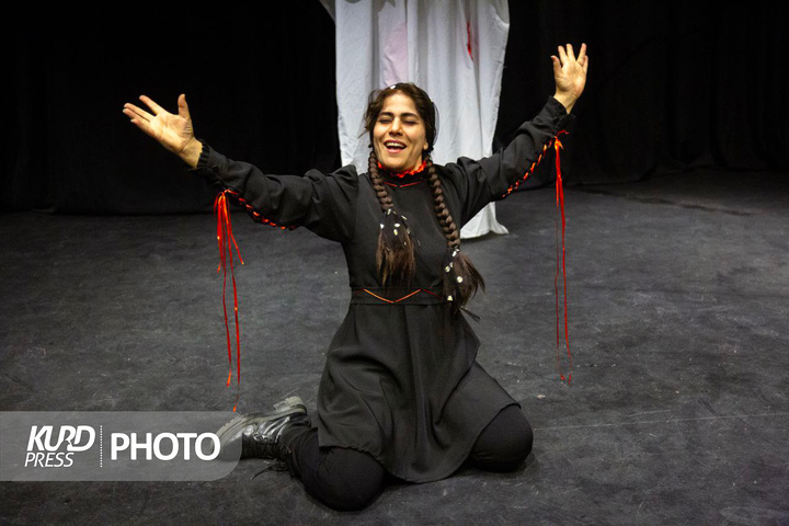 تئاتر استانی سقز