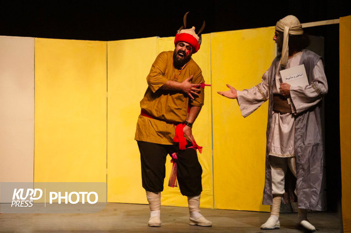 تئاتر استانی سقز