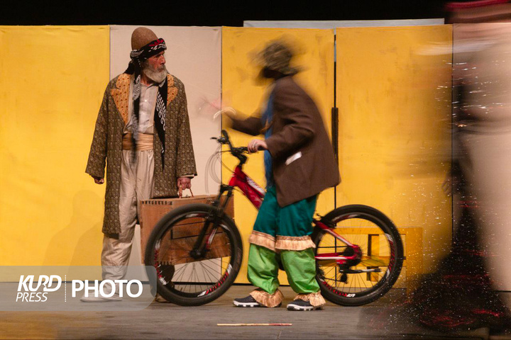 تئاتر استانی سقز