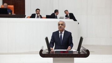 مدحت سنجر: انسان گرگ انسان دیگر نیست، انسان پناه گاه انسان دیگر است