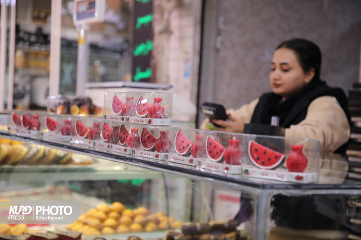 بازار شب یلدا سنندج در آخرین روز پاییز / عکاس : عرفان کرمی