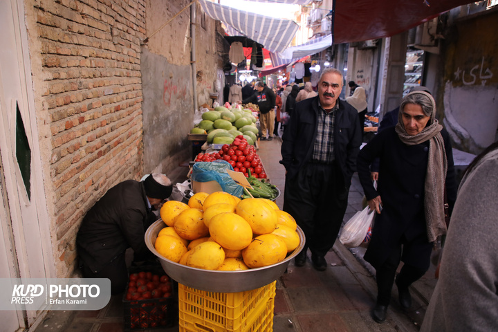 بازار شب یلدا سنندج در آخرین روز پاییز / عکاس : عرفان کرمی