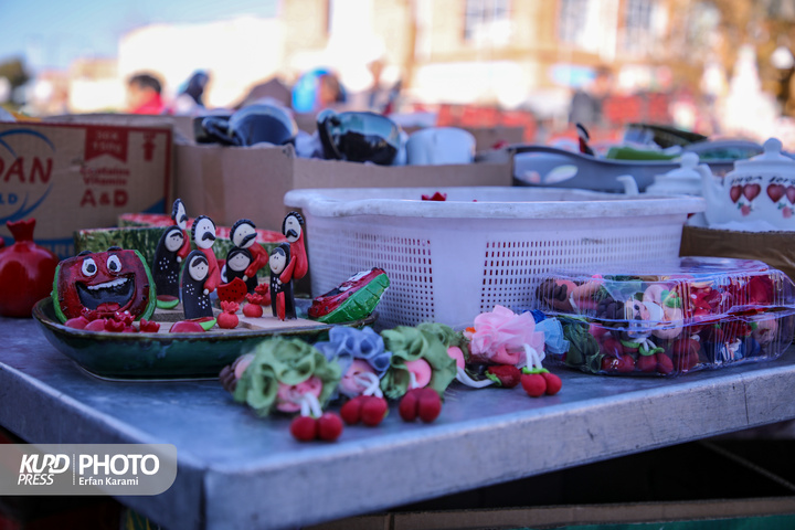 بازار شب یلدا سنندج در آخرین روز پاییز / عکاس : عرفان کرمی