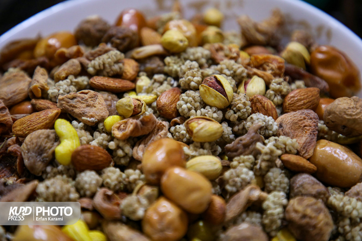 بازار شب یلدا سنندج در آخرین روز پاییز / عکاس : عرفان کرمی