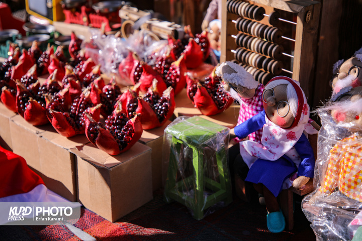 بازار شب یلدا سنندج در آخرین روز پاییز / عکاس : عرفان کرمی