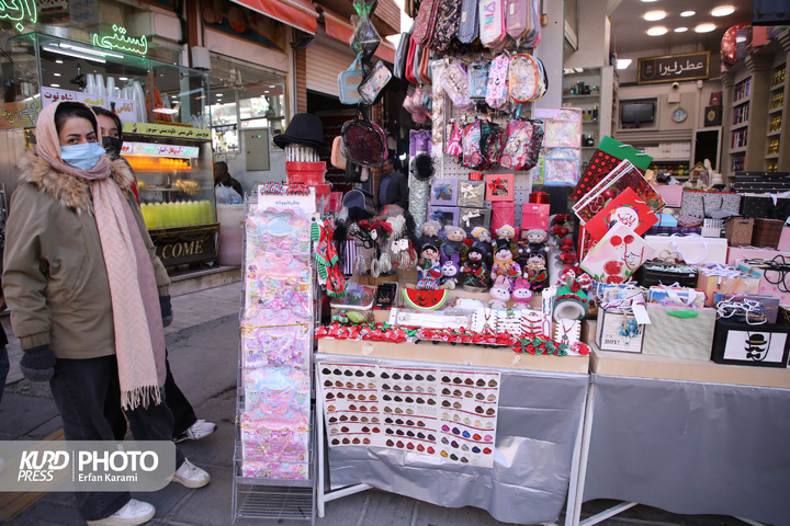 بازار شب یلدا سنندج در آخرین روز پاییز / عکاس : عرفان کرمی