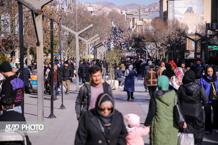 بازار شب یلدا سنندج در آخرین روز پاییز / عکاس : عرفان کرمی