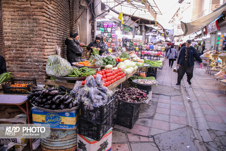 بازار شب یلدا سنندج در آخرین روز پاییز / عکاس : عرفان کرمی