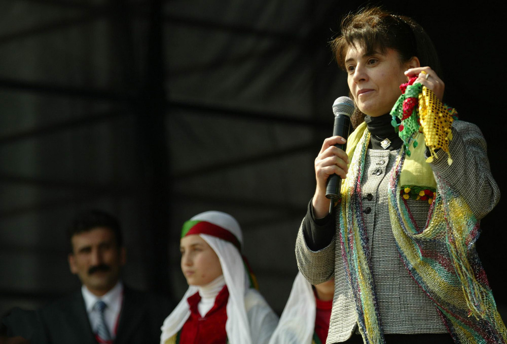 ئەو هاندەرانەی بورساسپۆر کە سووکایەتییان بە لەیلا زانا کرد سزا دەدرێن