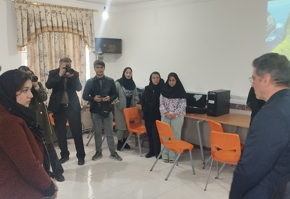 بازدید رئیس دانشگاه ملی مهارت از آموزشکده فنی دختران سنندج/وقتی مهارت هست، امکانات نیست