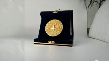 جستجو برای بهترین مرجع خرید لوح تقدیر در ایران؛ معیارها و راهنما