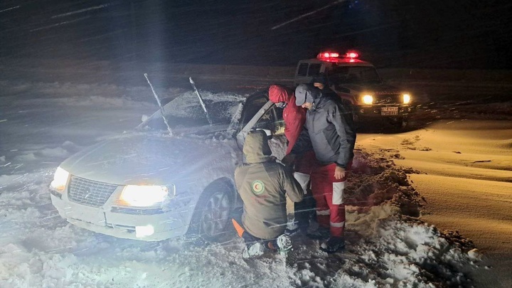 امدادرسانی به ۷۸۳ نفر در پی برف و کولاک شدید در آذربایجان‌غربی