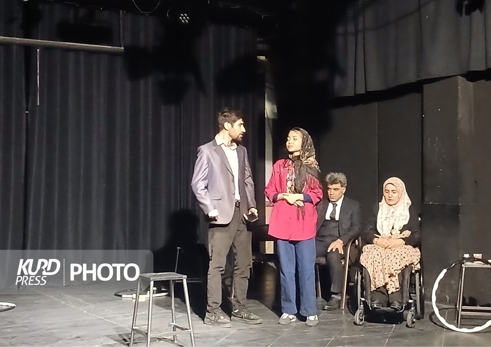 نهمین جشنواره معلولان زاگرس با سه نمایش کلید خورد