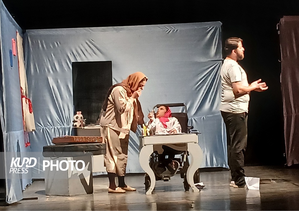 نهمین جشنواره معلولان زاگرس با سه نمایش کلید خورد