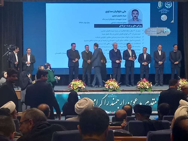 کشاورز پیرانشهری برترین تولیدکننده چغندرقند کشور شد