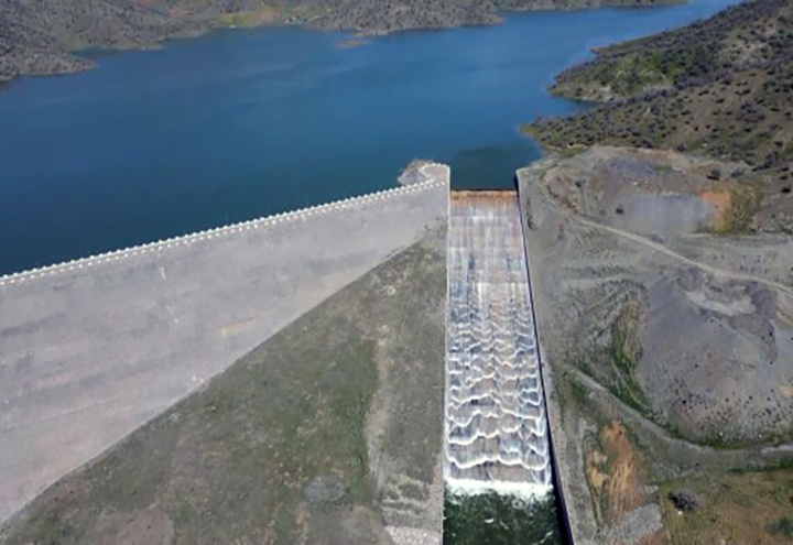 سرریز سد گاران مریوان با دبی ۳۰۰ لیتر بر ثانیه/ذخایر آبی کردستان بهبود یافت