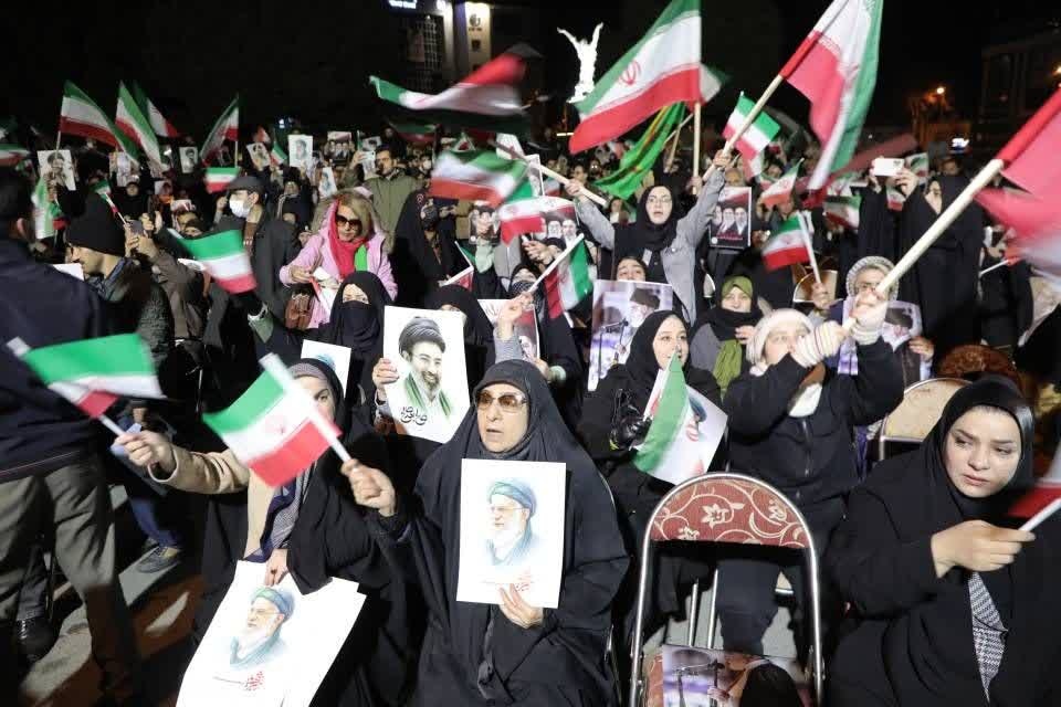 اجتماع میثاق با «امام شهید امت» و بیعت با رهبر منتخب خبرگان در سنندج برگزار شد