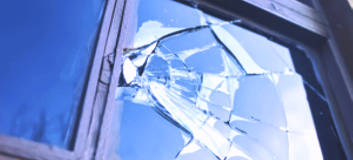 خسارت به ٤ هتل و مهمانپذیر در حملات موشکی به مهاباد