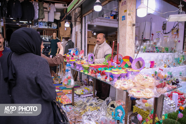 زندگی همچنان در زیر سایه جنگ هم می تپد / عکاس : عرفان کرمی