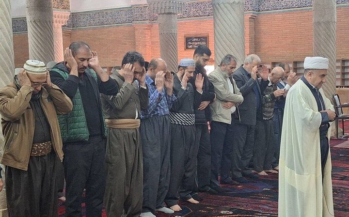 نماز عید فطر در سنندج اقامه شد