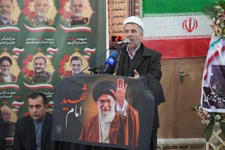 امام جمعه مهاباد: رهبر معظم انقلاب درس عزت را در مکتب آزادگان به ما آموخت