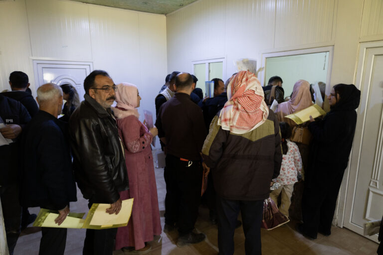 Registration of 300 Kurdish families without birth certificates in Kobani to obtain Syrian citizenship
