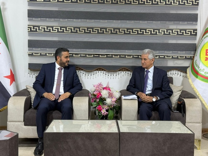 هیئت دولت موقت سوریه با احزاب و سازمان‌های سیاسی در قامشلو دیدار کرد