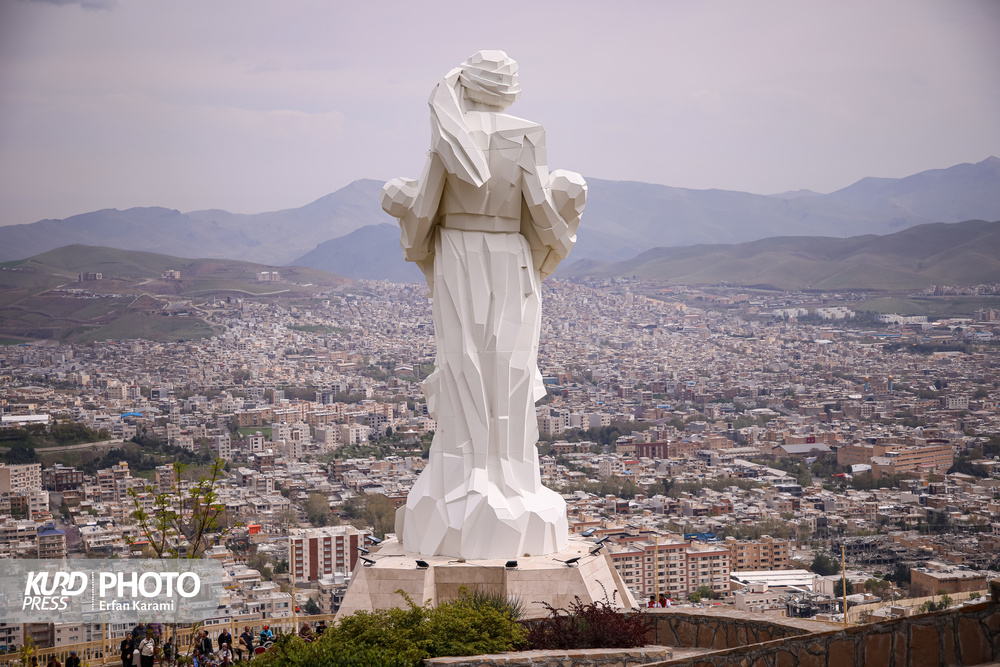 «روژ سنه» و آینده ای که باید ساخته شود