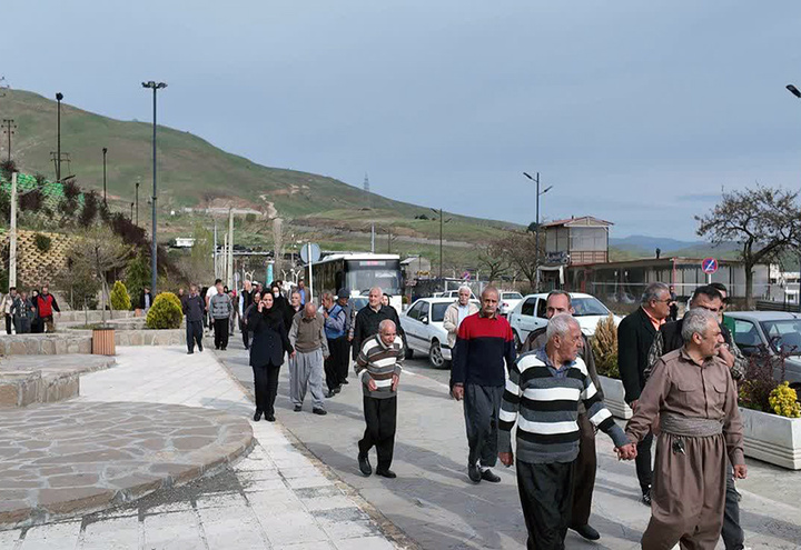 مراسم پیاده روی سالمندان و بازنشستگان به مناسبت روز سنندج برگزار شد