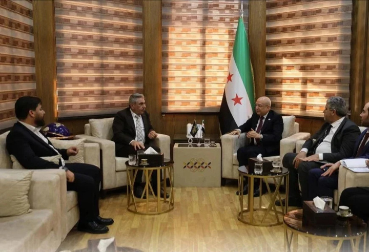 استاندار حسکه و وزیر حمل‌ونقل درباره وضعیت راه‌ها و زیرساخت‌ها گفت‌وگو کردند