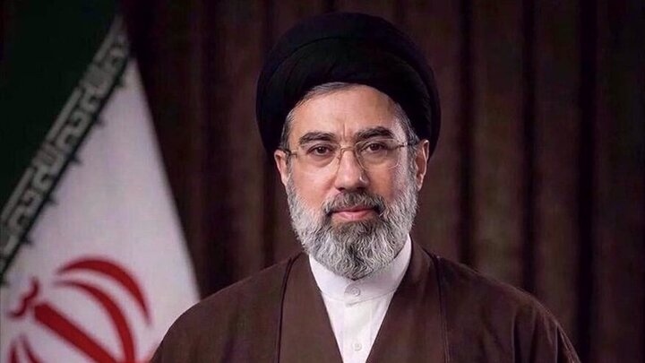 رهبر  انقلاب: معلمان و کارگران ستون فقرات عرصه‌ی فرهنگ و اقتصاد هستند