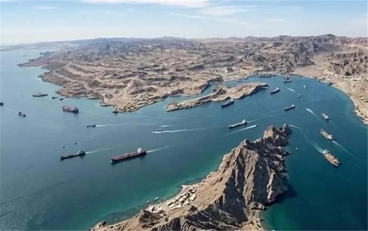 تنگه هرمز قلب توسعه عمرانی و جهانی است