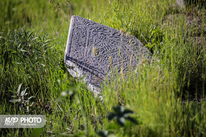 تپه و گورستان شرف الملک ( تپه شیخ محمد باقر ) سنندج / عکاس : عرفان کرمی