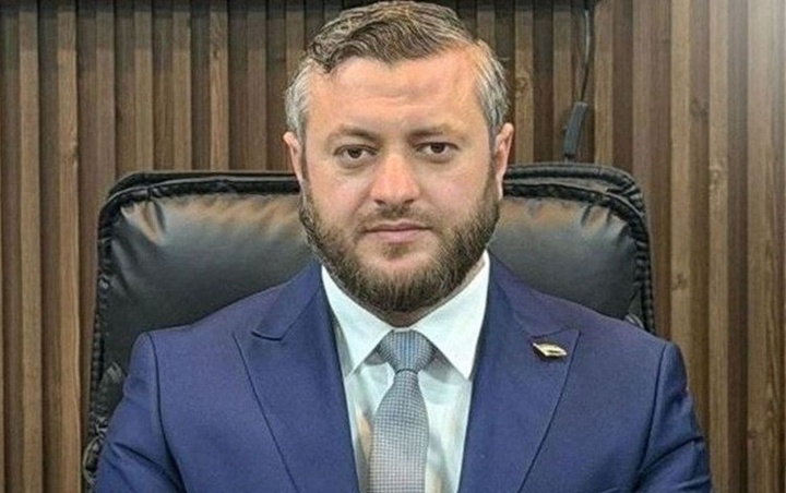 عربی تنها زبان رسمی سوریه است؛ تدریس کردی به‌عنوان زبان ملی در برخی مناطق مجاز است