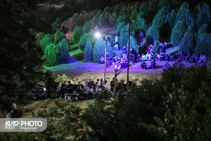 پخش مسابقه ایران و بلژیک در سینما روباز آبیدر سنندج / عکاس : عرفان کرمی