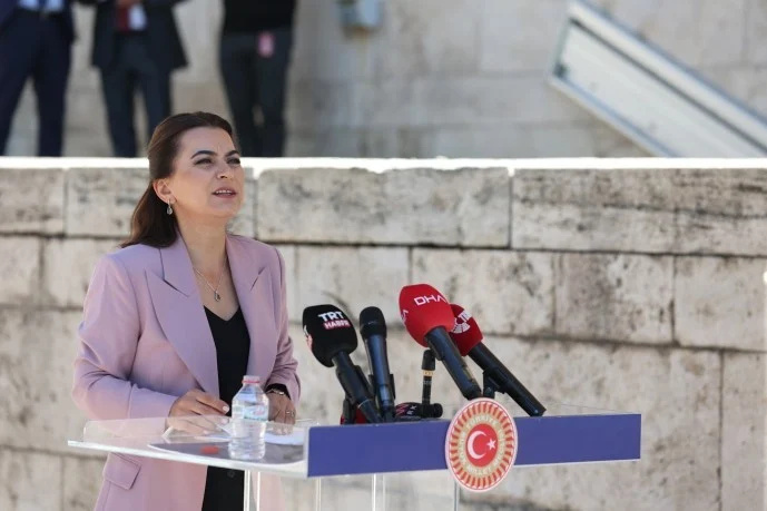 دم پارتی: مجلس باید گزارش کمیسیون صلح را هرچه سریع‌تر به قانون تبدیل کند