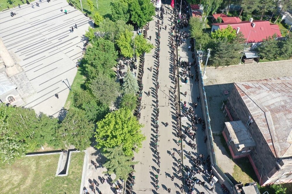آئین بزرگداشت شهدای کربلا با حضور هزاران تن در قارص برگزار شد + تصاویر