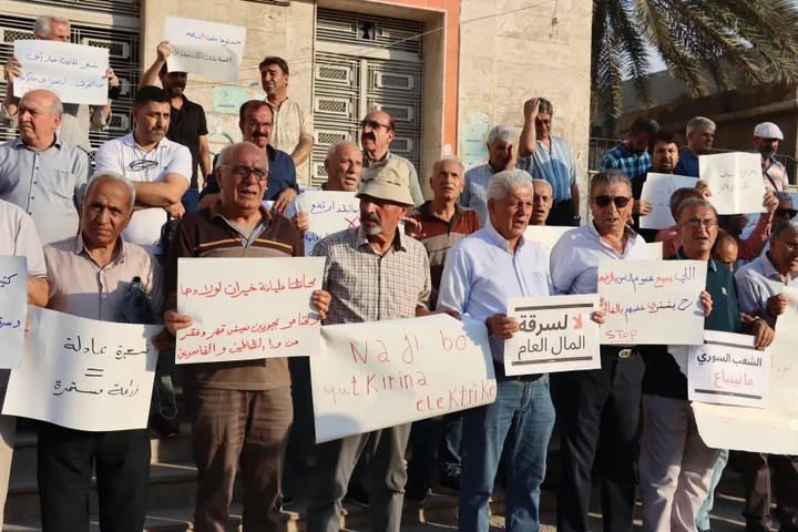 تداوم اعتراض شهروندان قامشلو به افزایش قیمت‌ها و ضعف خدمات